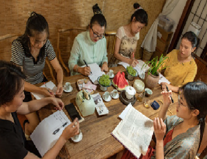 夜上海：品茶式交流成为都市“情绪修复方式”